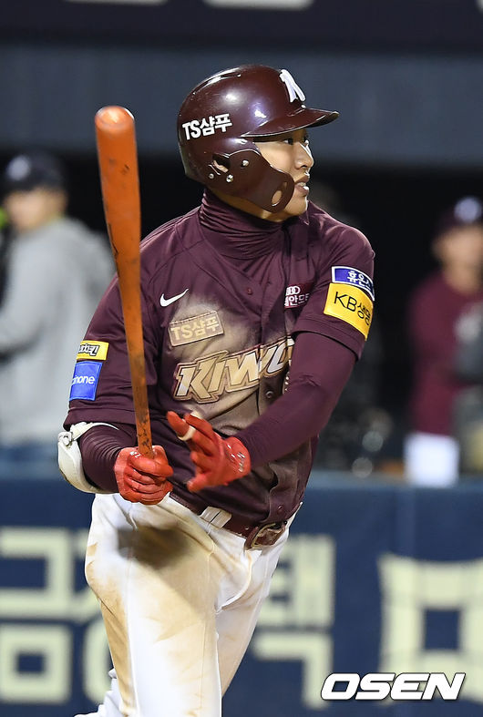 6회초 1사 1,2루 송성문이 적시타를 때려내고 있다./youngrae@osen.co.kr