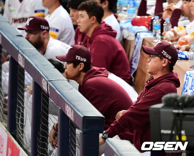 4회말 키움 장정석 감독이 경기를 지켜보고 있다. /jpnews@osen.co.kr