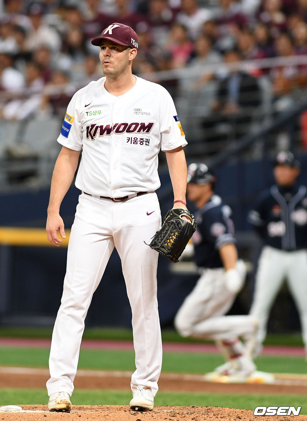 3회초 2사 브리검이 김재환의 타구를 바라보고 있다. 비디오 판독 결과 파울. /spjj@osen.co.kr