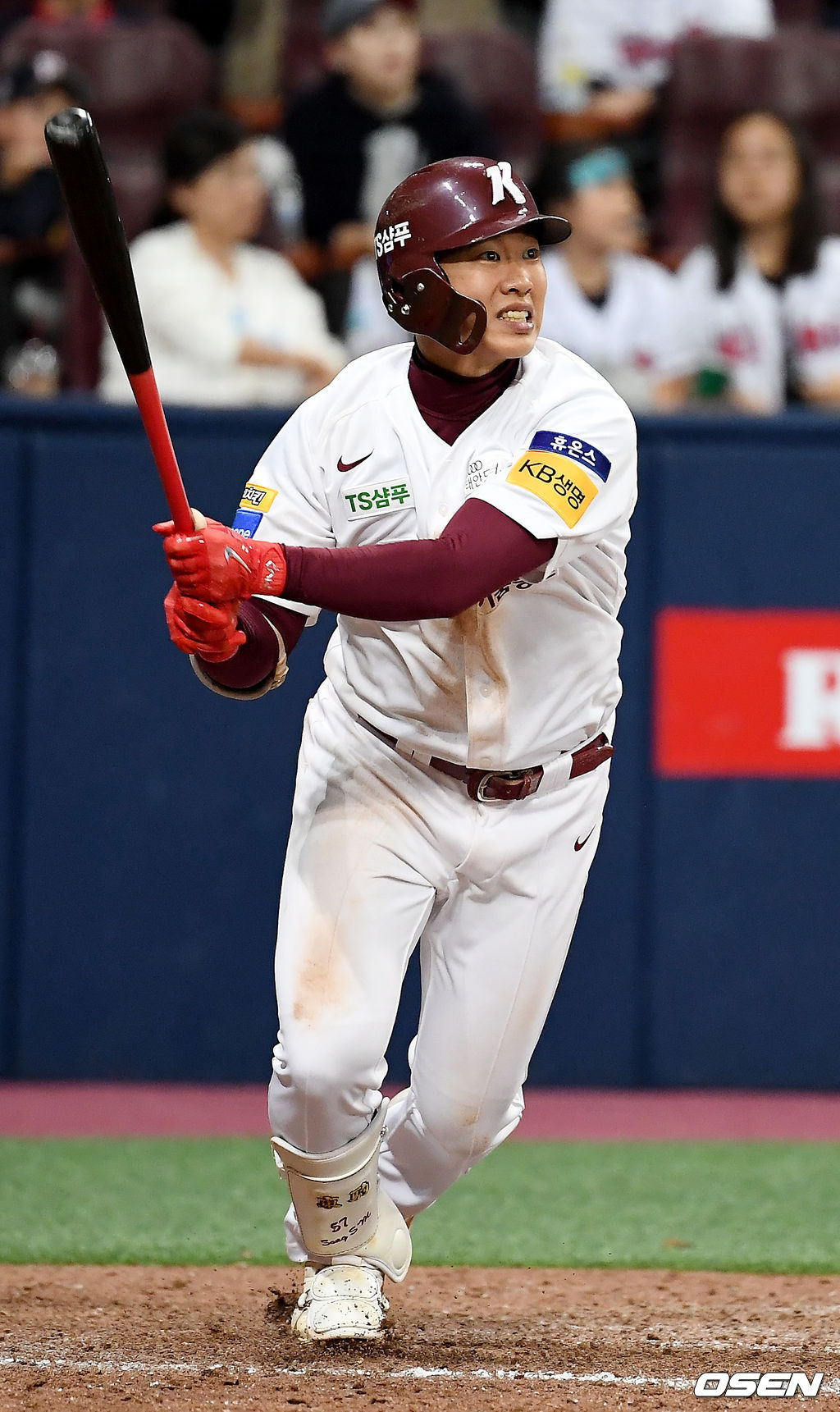 25일 오후 서울 고척스카이돔에서 ‘2019 신한은행 MY CAR KBO리그 포스트시즌’ 키움 히어로즈와 두산 베어스의 한국시리즈 3차전이 열렸다.7회말 무사 1,2루 키움 송성문이 안타를 때려내고 있다./youngrae@osen.co.kr