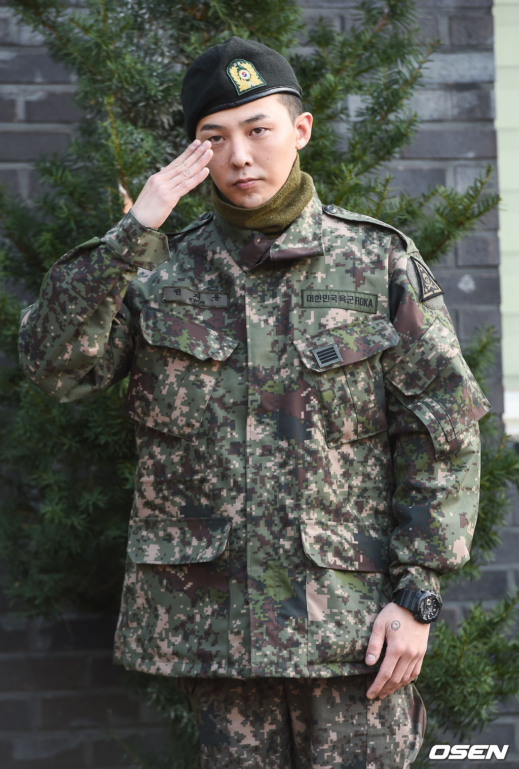 지드래곤이 거수경례를 하고 있다. /soul1014@osen.co.kr