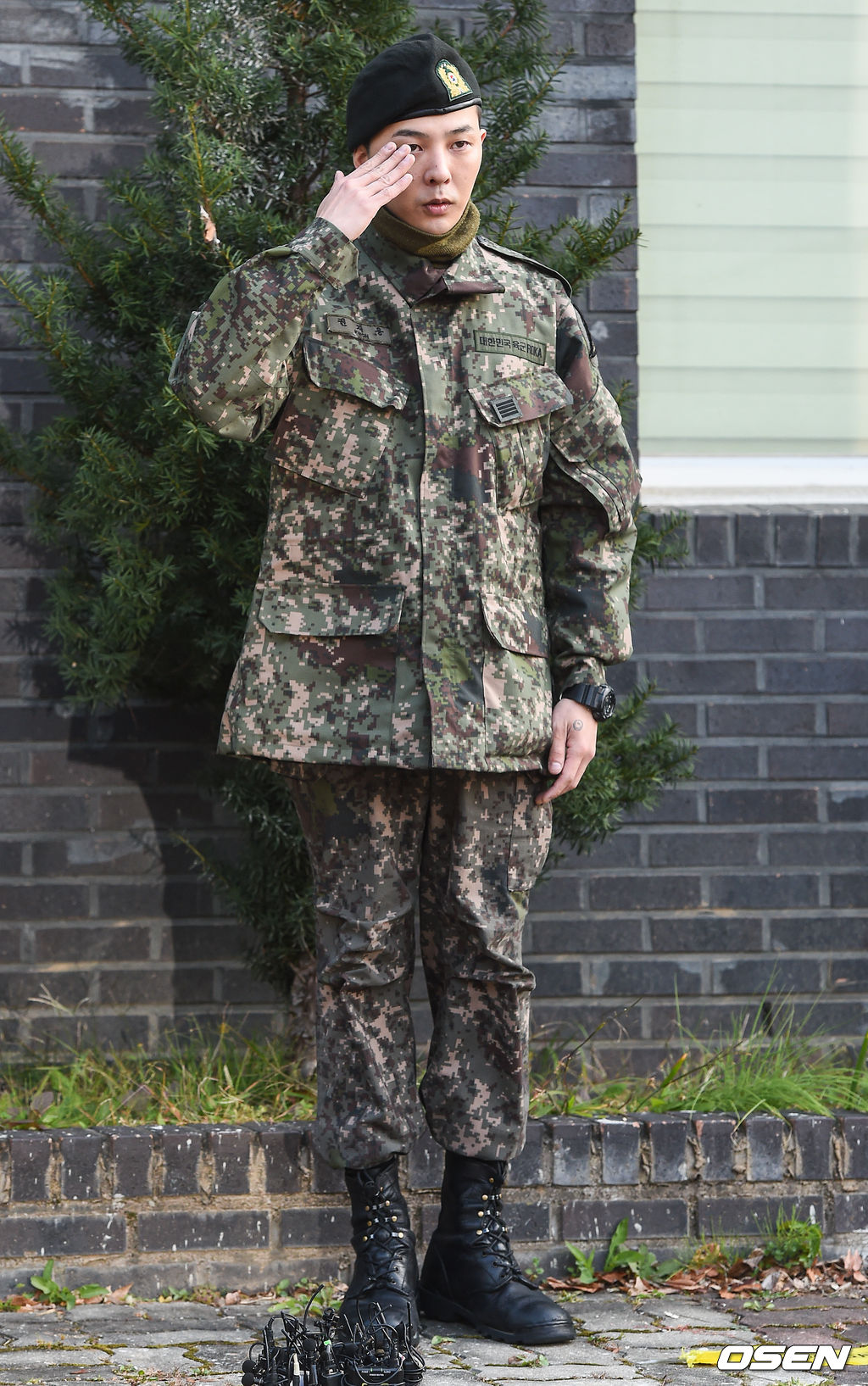 지드래곤이 거수경례를 하고 있다. /soul1014@osen.co.kr