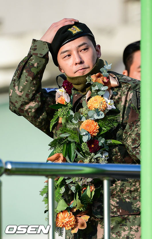 지드래곤이 팬들에게 인사를 하고 있다. /jpnews@osen.co.kr