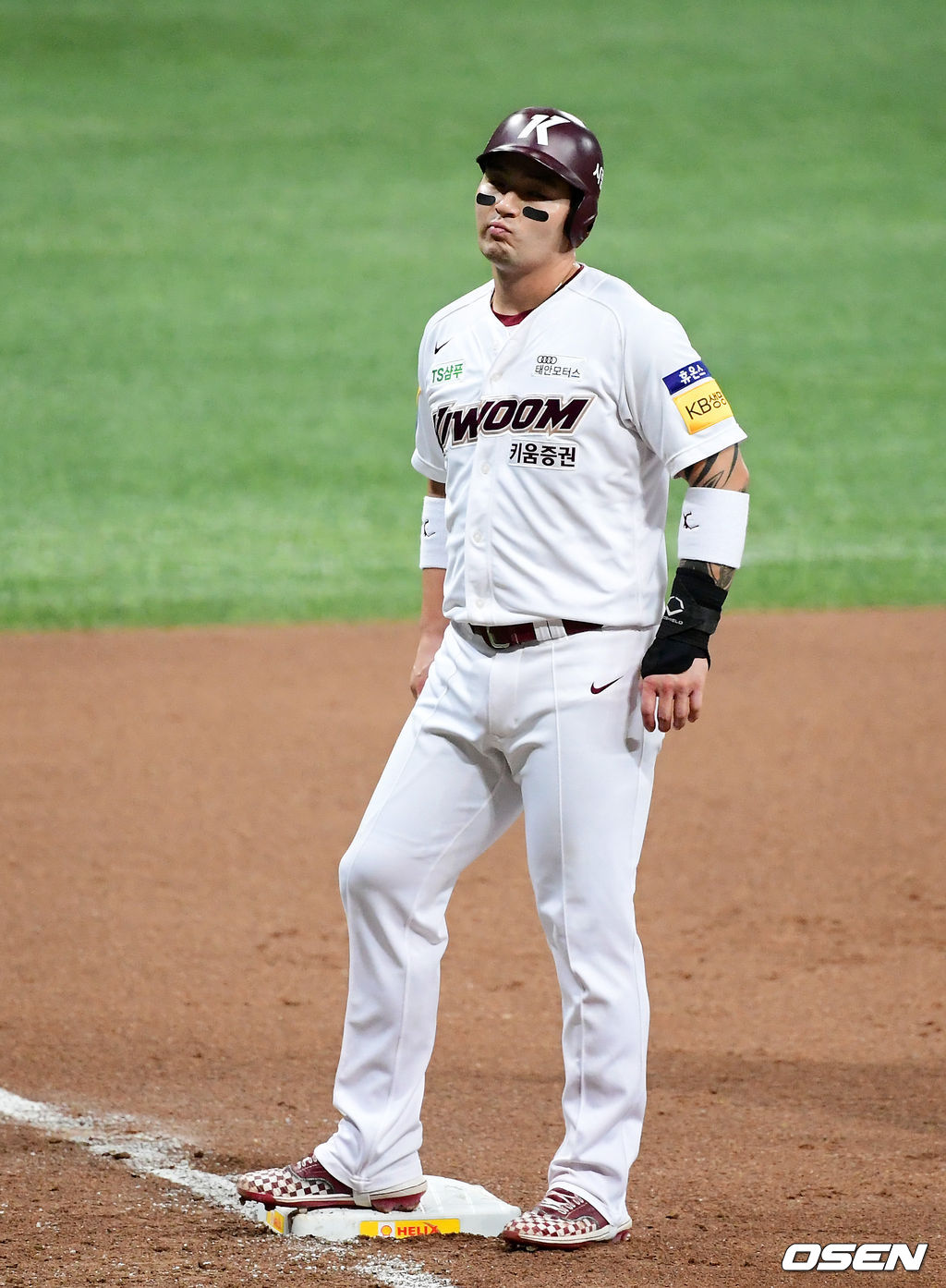 7회말 무사 만루에서 키움 3루주자 박병호가 박동원의 좌익수 플라이에 홈으로 뛰지 못했다. 하지만 2루주자 샌즈가 태그업, 3루로 향하다 귀루하며 아웃 당하자 아쉬운 표정을 짓고 있다. /jpnews@osen.co.kr