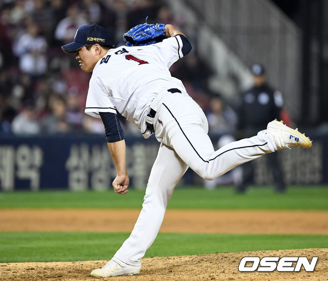 8회초 두산 함덕주가 역투하고 있다. /sunday@osen.co.kr