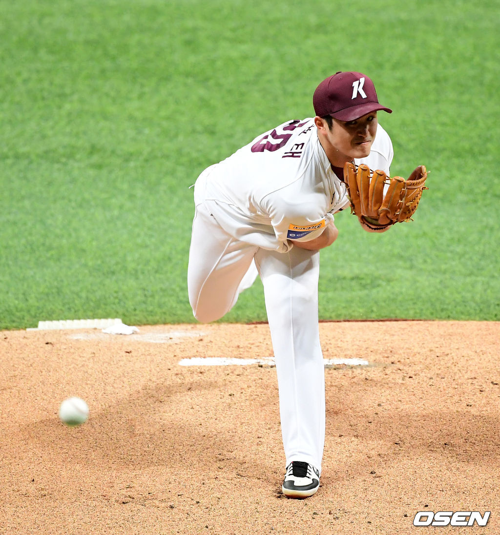 1회초 키움 최원태가 역투하고 있다. /jpnews@osen.co.kr