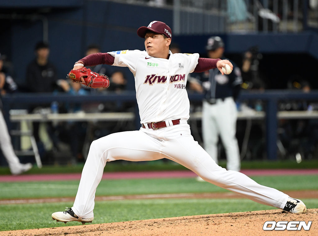 3회초 무사에서 키움 이승호가 역투하고 있다. /sunday@osen.co.kr