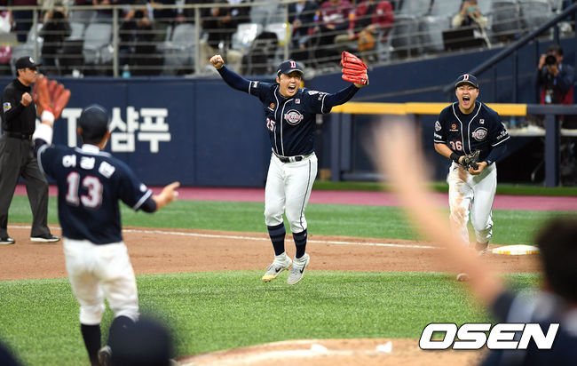 우승한 두선 선수들이 샴페인 세리머니로 우승의 기쁨을 만끽하고 있다./spjj@osen.co.kr