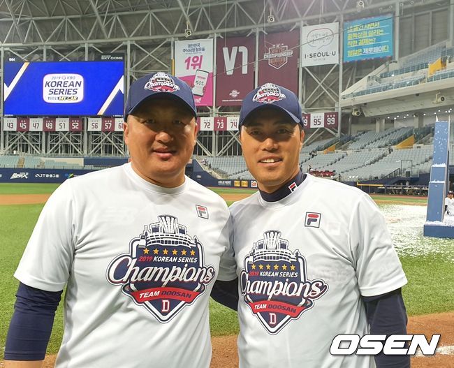 [사진] 조인성 코치(좌)-조성환 코치(우)
