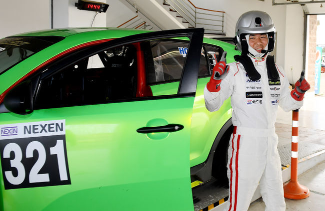 R-300 클래스 시즌 최종전에서 우승한 김태환.