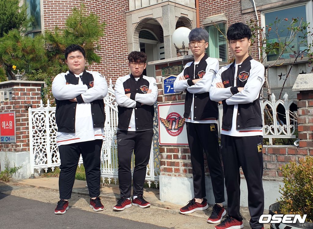 SK텔레콤 배틀그라운드 팀 선수들. 왼쪽부터 '애더' 정지훈, '아카드' 임광현, '헬렌' 안강현, '제프로카' 최승영.