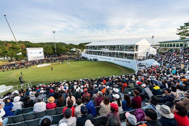 BMW 레이디스 챔피언십을 찾은 갤러리들.