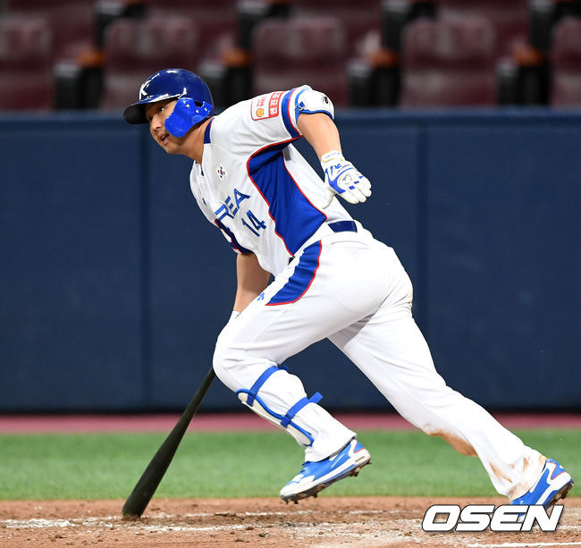 6회초 무사 만루에서 대표팀 최정이 적시타를 치고 있다. /sunday@osen.co.kr