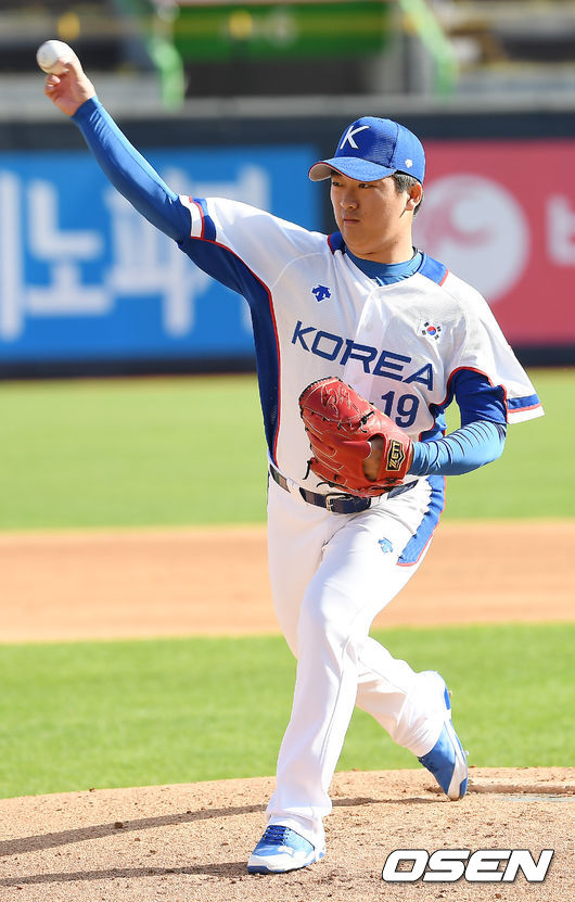 고우석이 수비훈련을 하고 있다. /youngrae@osen.co.kr