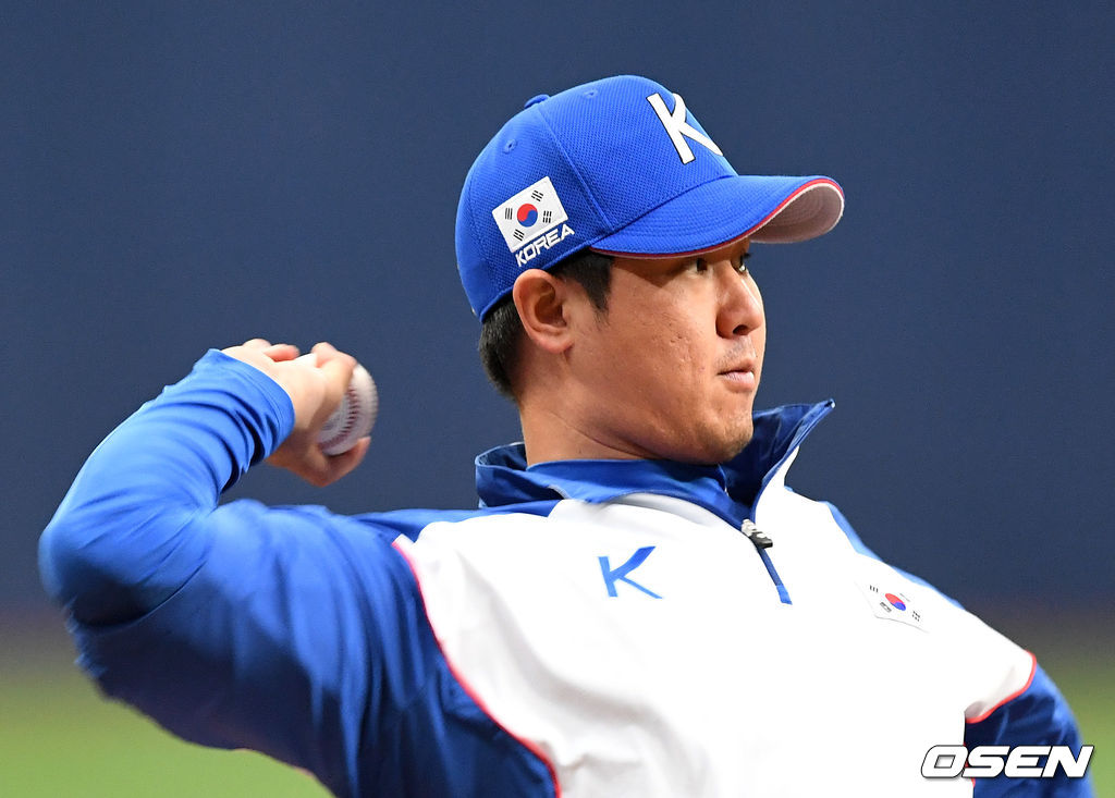 2019 세계야구소프트볼연맹(WBSC) 프리미어12에 출전하는 한국 야구 국가대표팀이 29일 오후 서울 고척스카이돔에서 상무와의 연습경기를 가질 예정이다.최정이 훈련을 하고 있다. /sunday@osen.co.kr