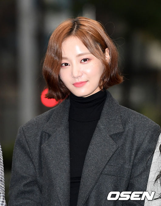 5일 오전 서울 여의도동 KBS 신관 공개홀에서 KBS 2TV '뮤직뱅크' 리허설이 진행됐다.걸그룹 모모랜드 연우가 포즈를 취하고 있다. /sunday@osen.co.kr