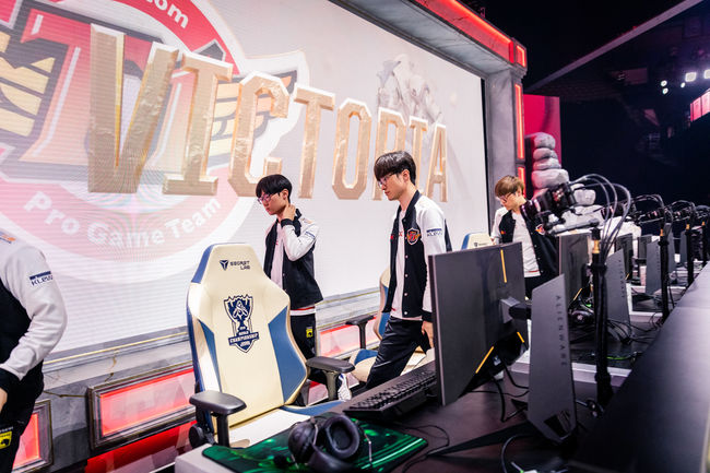 라이엇 게임즈 플리커.