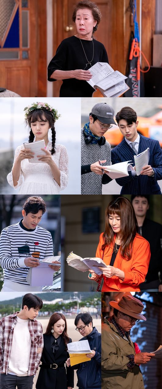 [사진=팬엔터테인먼트 제공] '두 번은 없다'에 출연하는 배우들이 촬영장에서 대본 삼매경에 빠졌다.