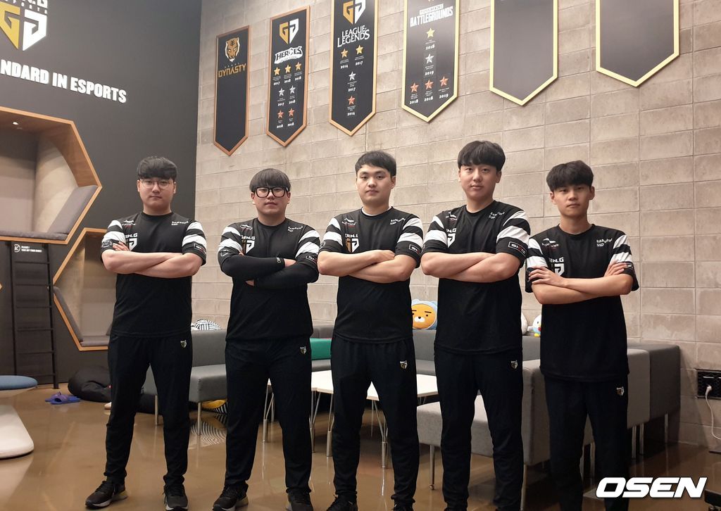 젠지 배틀그라운드 팀 선수들. 왼쪽부터 '에스더' 고정완, '태민' 강태민, '피오' 차승훈, '킬레이터' 김민기, '로키' 박정영.