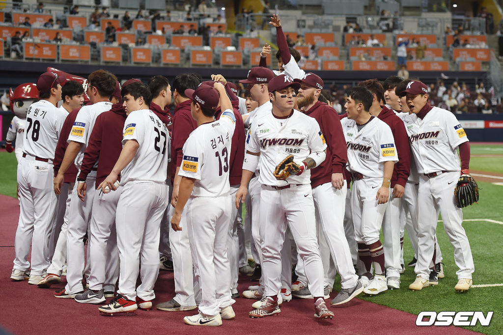 키움 선수단이 화이팅을 외치고 있다./youngrae@osen.co.kr