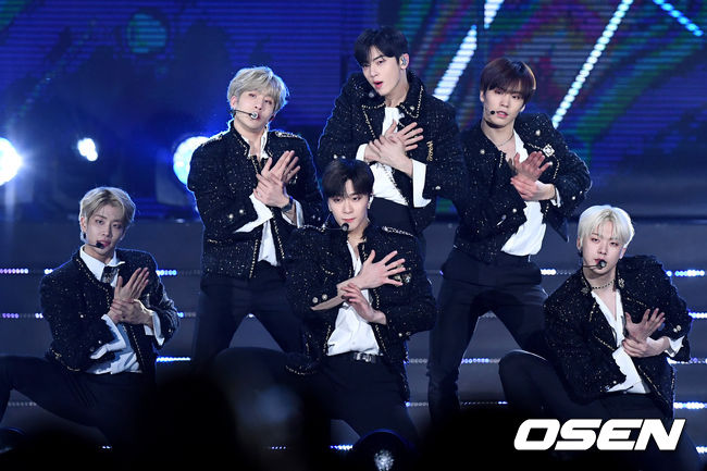 그룹 아스트로가 1일 오후 서울 여의도 국회의사당 잔디광장에서 열린 ‘3.1 운동 100주년 원케이 콘서트’에 참가해 무대를 펼치고 있다. /dreamer@osen.co.kr