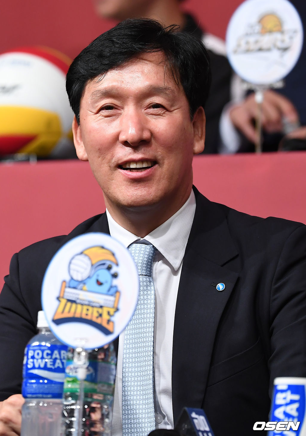 우리카드 신영철 감독이 이야기를 나누고 있다. / youngrae@osen.co.kr
