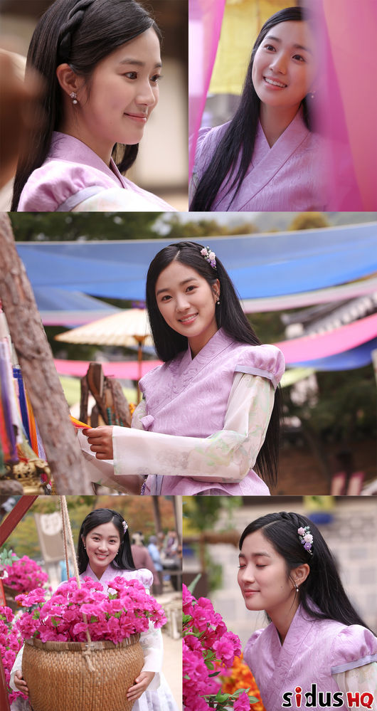 [사진=싸이더스HQ 제공] '어쩌다 발견한 하루'에 출연 중인 배우 김혜윤 한복 스틸 컷.