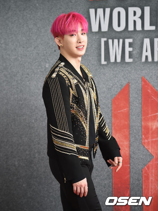 몬스타엑스 원호가 포토타임을 하고 있다./jpnews@osen.co.kr