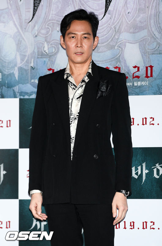 [OSEN=박준형] 13일 오후 서울 용산 CGV에서 진행된 영화 ‘사바하’ 언론시사회에서 배우 이정재가 포즈를 취하고 있다. /soul1014@osen.co.kr