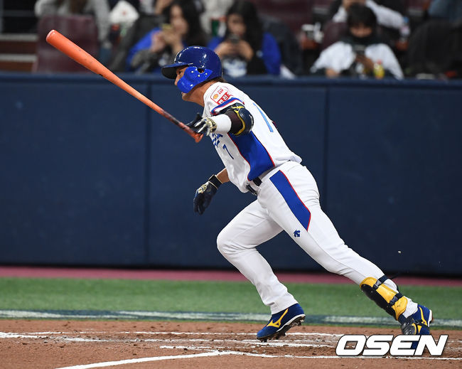 1일 오후 서울 고척스카이돔에서 '2019 세계야구소프트볼연맹(WBSC) 프리미어12' 대한민국과 푸에르토리코의 평가전이 열렸다.3회말 1사 한국 김상수가 안타를 때려내고 있다. /youngrae@osen.co.kr