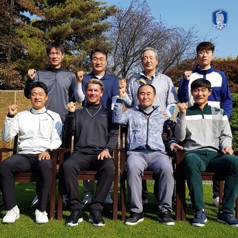 [사진]왼쪽 위부터 KFA 홍명보 전무, KFA 최영일 부회장, KFA 정몽준 명예회장, 김은중 남자 올림픽대표팀 코치이민성 남자 올림픽대표팀 코치, 콜린 벨 여자(올림픽)대표팀 감독, 김학범 남자 올림픽대표팀 감독, 차상광 남자 올림픽대표팀 GK코치 /대한축구협회 제공