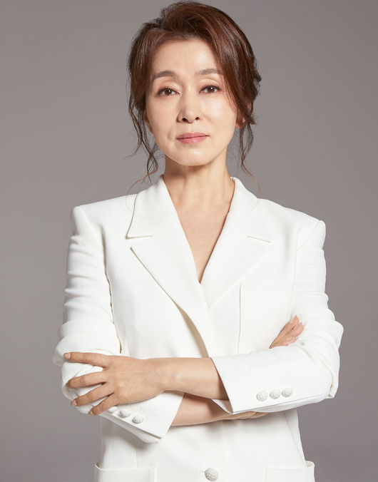 [사진=FN엔터테인먼트 제공] 배우 문희경이 최근 종영한 '여름아 부탁해'와 '우아한 가'에서 강한 존재감을 남겼다. 사진은 소속사에서 제공한 프로필 컷.