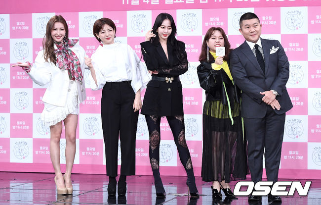 뷰티 크리에이터 이사배, 헤어 디자이너 차홍, 배우 한예슬, 방송인 홍현희, 조세호(왼쪽부터)가 참석해 포토타임을 하고 있다. /dreamer@osen.co.kr