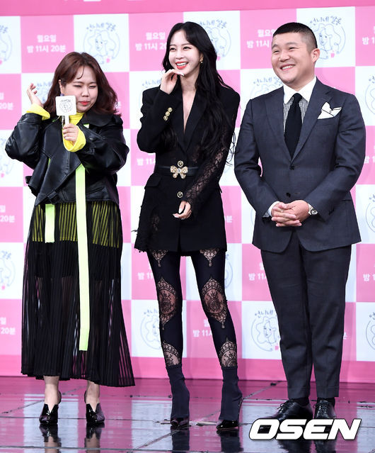 배우 한예슬, 방송인 홍현희, 조세호가 참석해 포토타임을 하고 있다. /dreamer@osen.co.kr