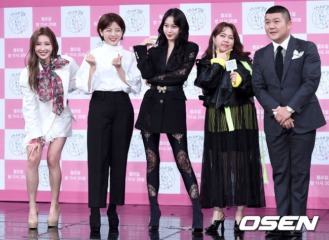 배우 한예슬, 유튜버 이사배, 헤어디자이너 차홍, 방송인 홍현희, 조세호가 참석해 포토타임을 하고 있다. /dreamer@osen.co.kr