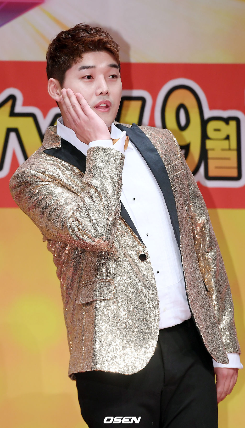  권혁수가 무대 앞으로 입장하며 포즈를 취하고 있다./ rumi@osen.co.kr