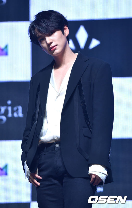 빅톤 허찬이 포토타임을 하고 있다. /dreamer@osen.co.kr