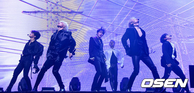 빅톤이 타이틀곡 ‘그리운 밤’ 무대를 펼치고 있다. /dreamer@osen.co.kr