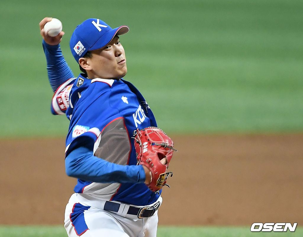 2일 오후 서울 고척스카이돔에서 '2019 세계야구소프트볼연맹(WBSC) 프리미어12' 대한민국과 푸에르토리코의 평가전이 열렸다.5회말 한국 이승호가 역투하고 있다. /youngrae@osen.co.kr