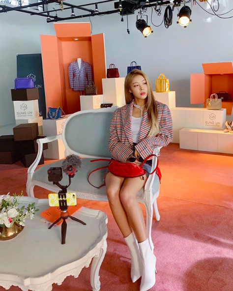 [사진=유빈 SNS] 가수 유빈이 'VIP' 특별출연을 직접 밝혔다. 사진은 유빈이 직접 공개한 근황 컷.