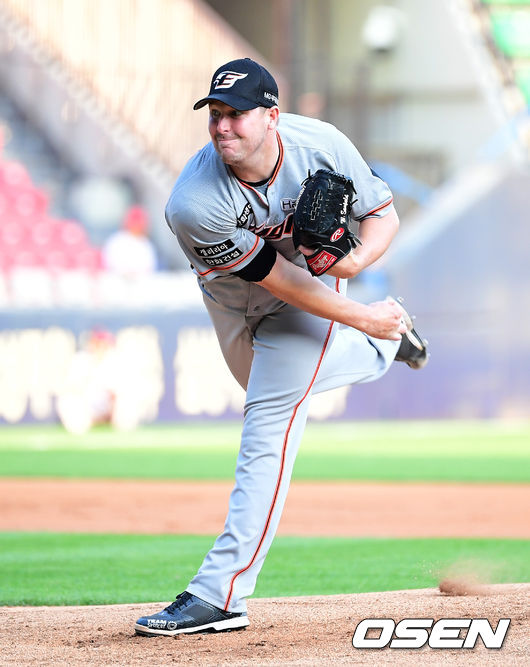 1회말 한화 서폴드가 역투하고 있다. /jpnews@osen.co.kr