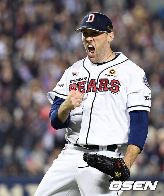두산 린드블럼이 환호하고 있다. /sunday@osen.co.kr