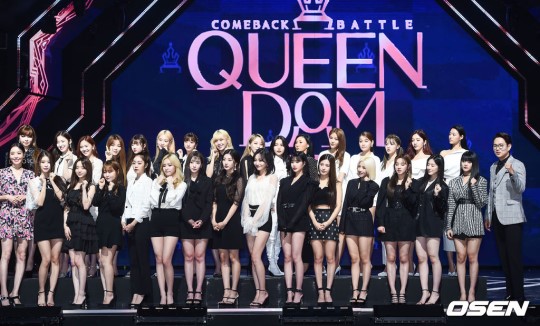 26일 오후 경기 고양시 일산동구 빛마루 방송지원센터에서 Mnet 예능 '퀸덤' 제작발표회가 진행됐다.  AOA, (여자)아이들, 러블리즈, 마마무, 오마이걸, 박봄(이상 알파벳 순)이 걸그룹 컴백 전쟁 ‘퀸덤’의 주인공이다. 이름만으로도 쟁쟁한 아티스트들이 한 프로그램 안에서 정면승부를 펼친다는 소식에 이목이 집중된 상황.  한 날 한 시에 동시 컴백, 새 싱글을 발매할 K-POP 대세 걸그룹 6팀이 ‘진짜 1위’ 자리를 놓고 정면 승부를 펼치는 Mnet 컴백 전쟁 ‘퀸덤’은 8월 말 첫 방송된다. 출연진들이 포즈를 취하고 있다. / soul1014@osen.co.kr