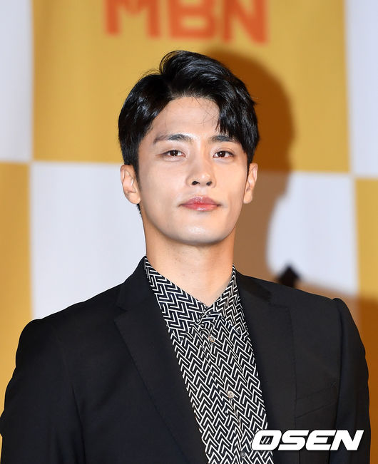 10일 오후 서울 서초구 더리버사이드호텔에서 MBN 새 수목드라마 ‘레벨업’ 제작발표회가 열렸다.배우 성준이 포토타임을 갖고 있다. /sunday@osen.co.kr