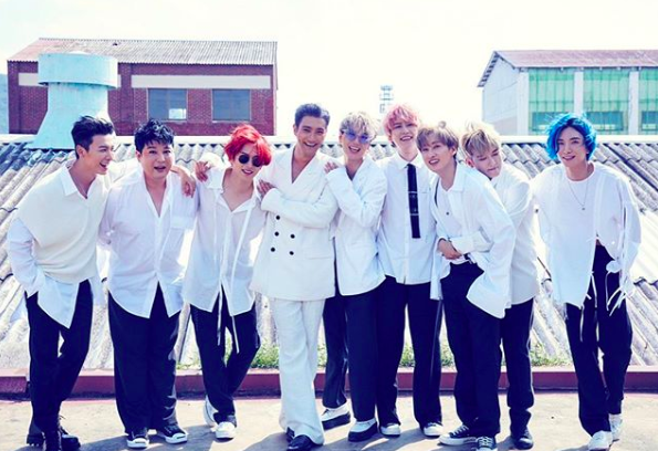 [사진=최시원 SNS] 슈퍼주니어가 데뷔 14주년을 맞았다. 사진은 최시원이 공개한 슈퍼주니어 단체 사진.