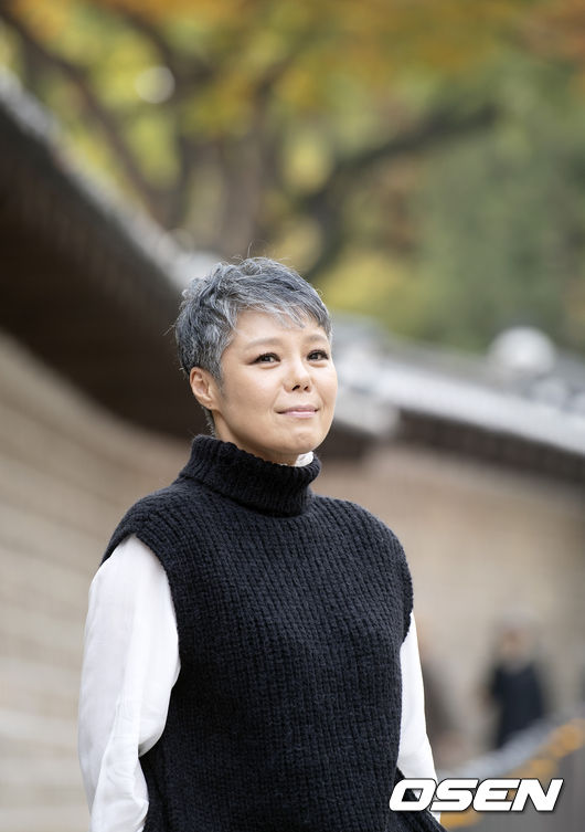 가수 이은미가 기자간담회에 앞서 포즈를 취하고 있다. /cej@osen.co.kr