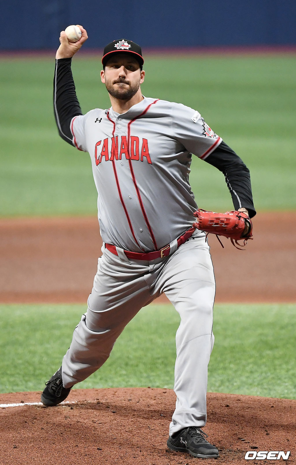 1회말 캐나다 필립 오몽이 역투하고 있다. /youngrae@osen.co.kr
