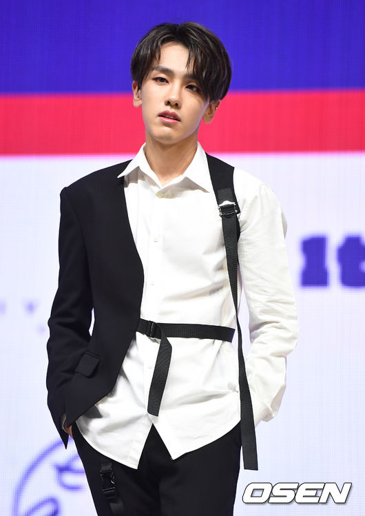 원팀 루빈이 타이틀곡 ‘메이크 디스(Make This)’ 무대를 마친 뒤 포토타임을 하고 있다. /dreamer@osen.co.kr