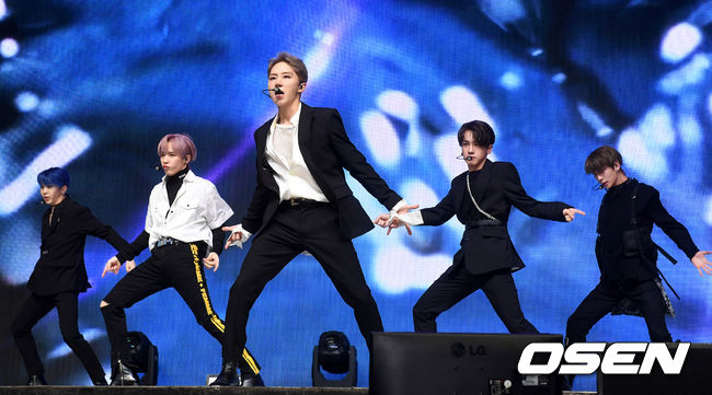 원팀이 컴백 무대를 펼치고 있다. /dreamer@osen.co.kr