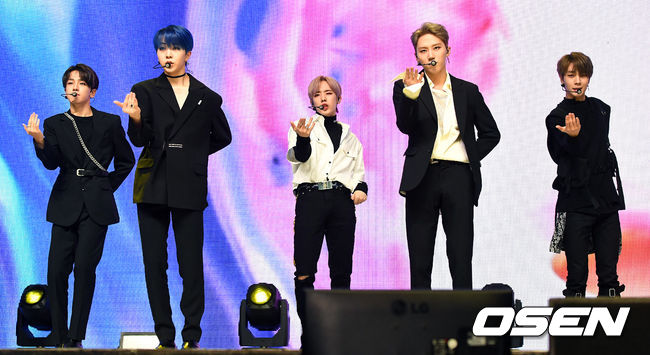 원팀이 컴백 무대를 펼치고 있다. /dreamer@osen.co.kr